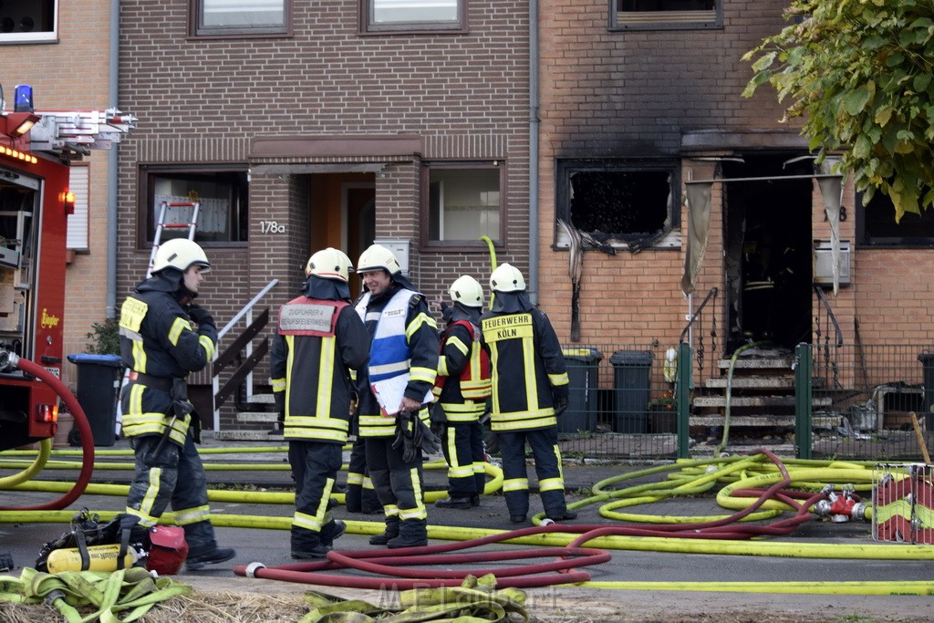 Feuer 2 Vollbrand Reihenhaus Roggendorf Berrischstr P088.JPG - Miklos Laubert